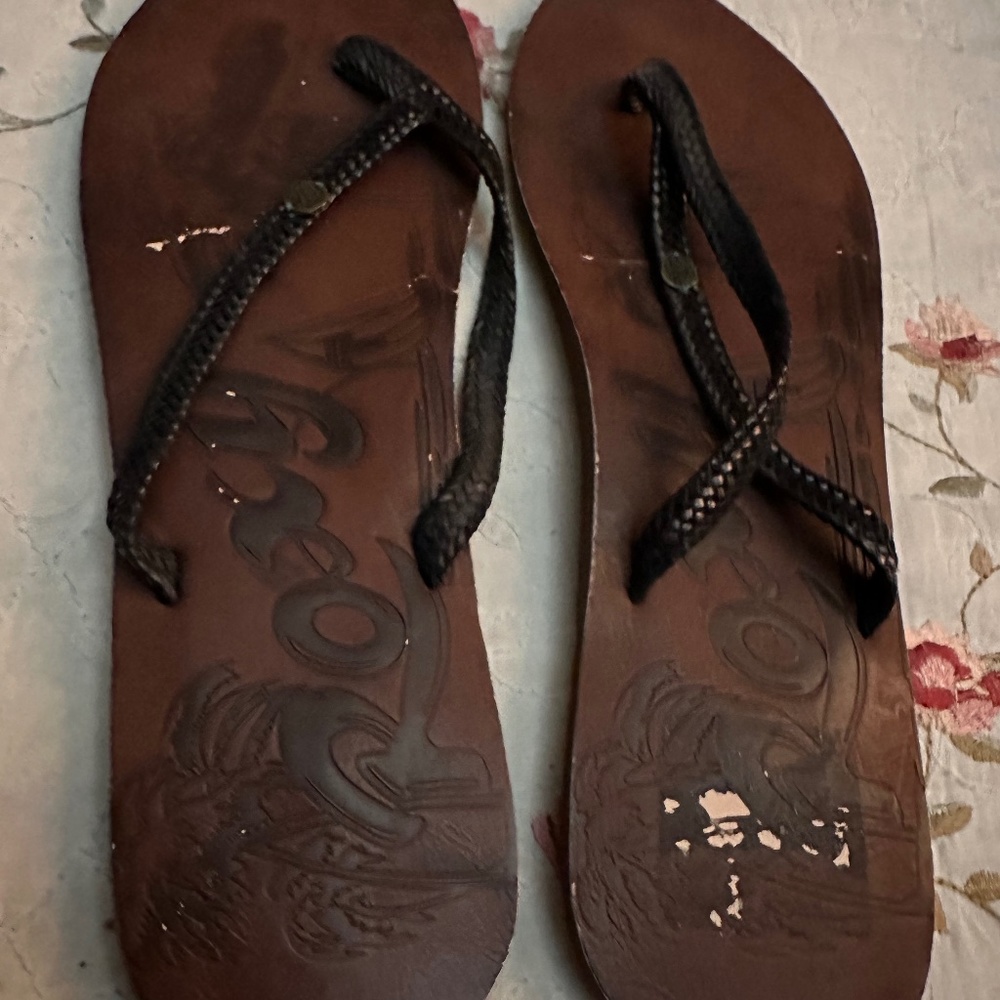 Roxy sandals